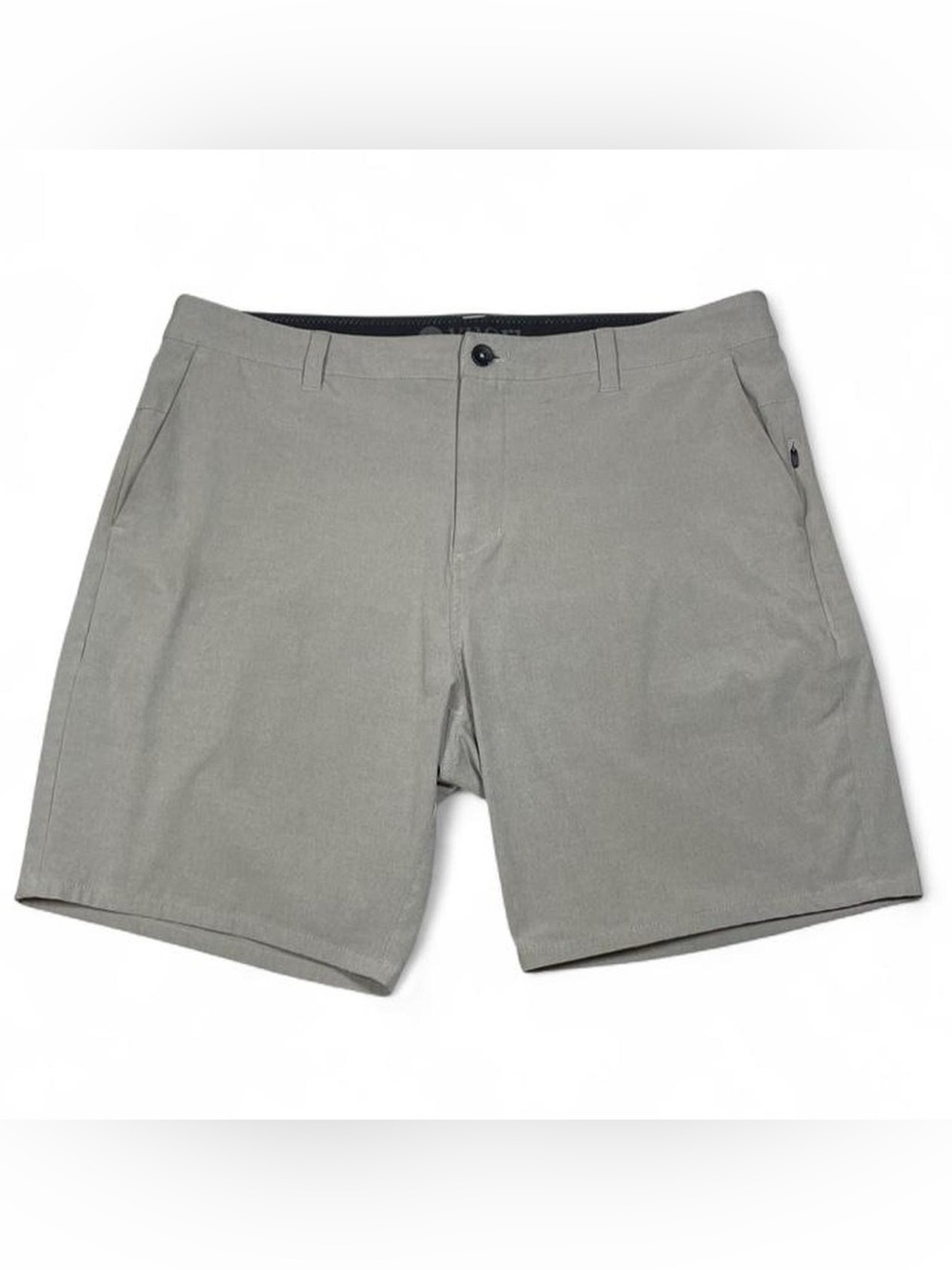 MINT Vuori Aim Short in Beige Flat Front Shorts Men’s Size W36 L8 V368 Golf Logo